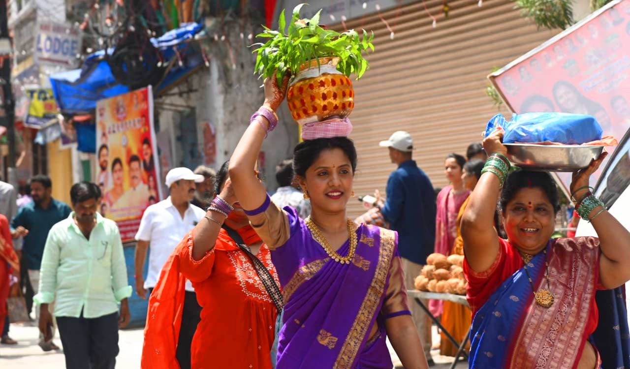 Bonalu Rangam: Oracle Swarnalatha predicts floods, fire accidents and loss of life in Telangana