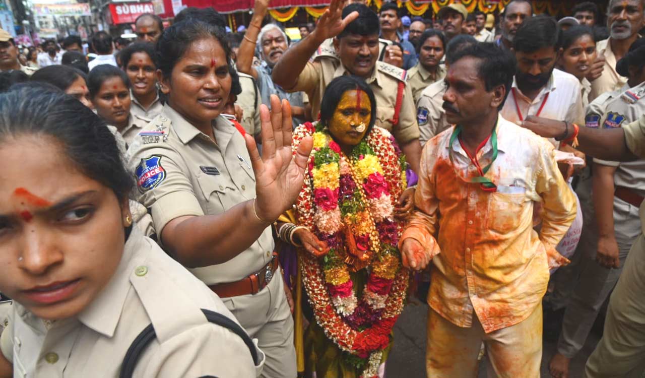 Bonalu Rangam: Oracle Swarnalatha predicts floods, fire accidents and loss of life in Telangana