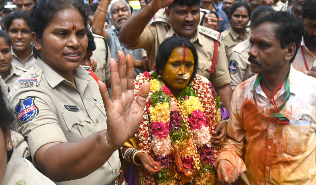Oracle Swaranalatha warns of floods and calamities during Bonalu Rangam