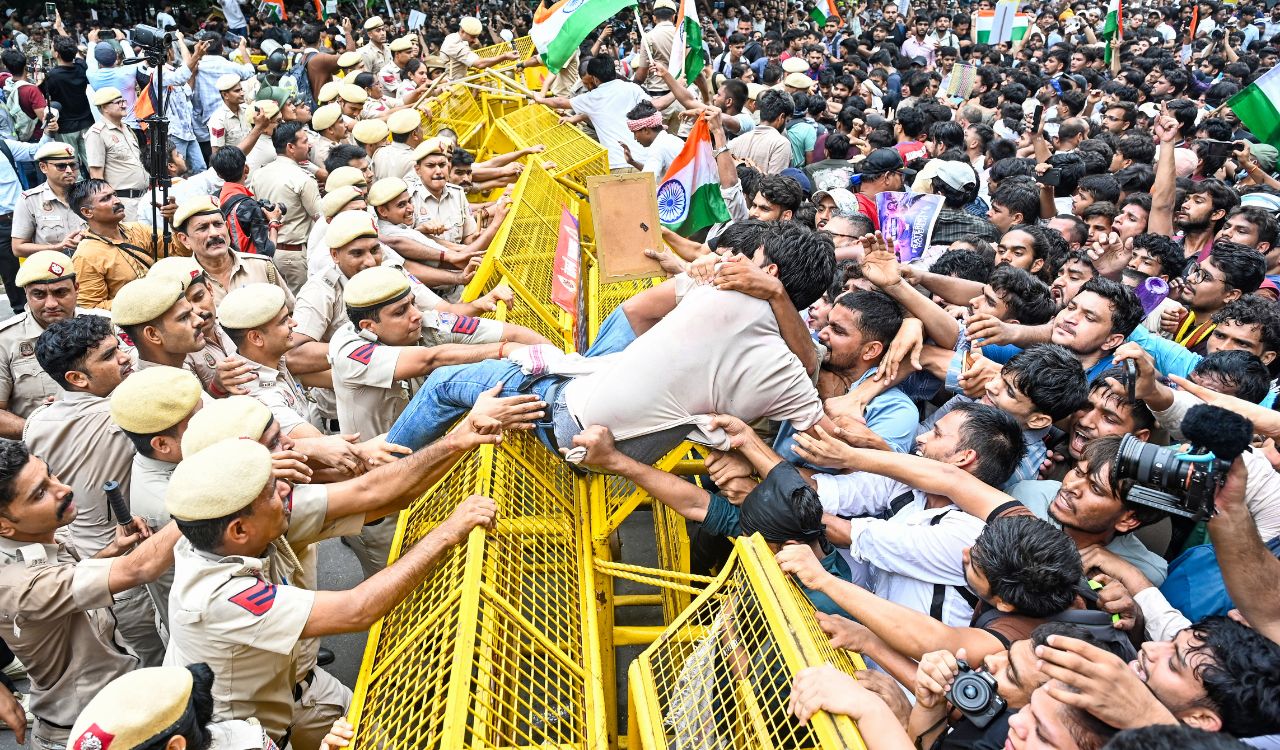 Supreme Court sets up panel to examine police excesses during Delhi student protests