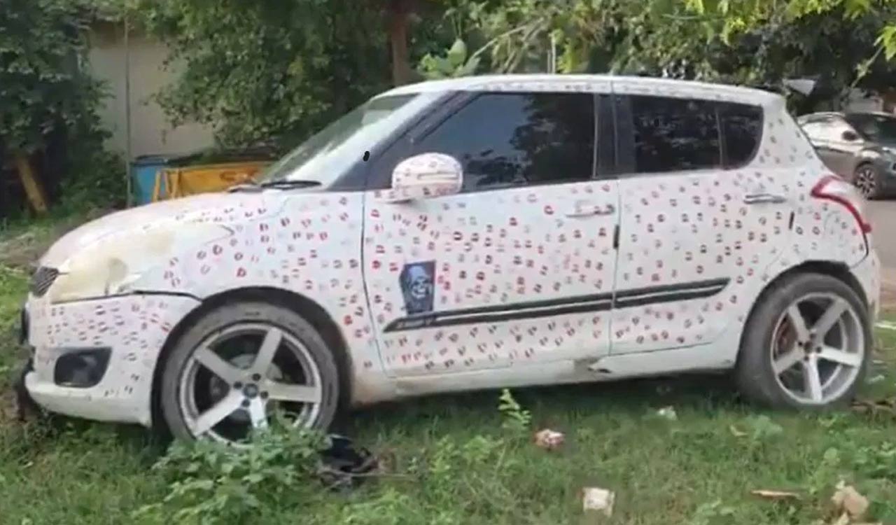 Girlfriend leaves 3,400 kiss marks on car; cops fine man Rs 5,500, order removal