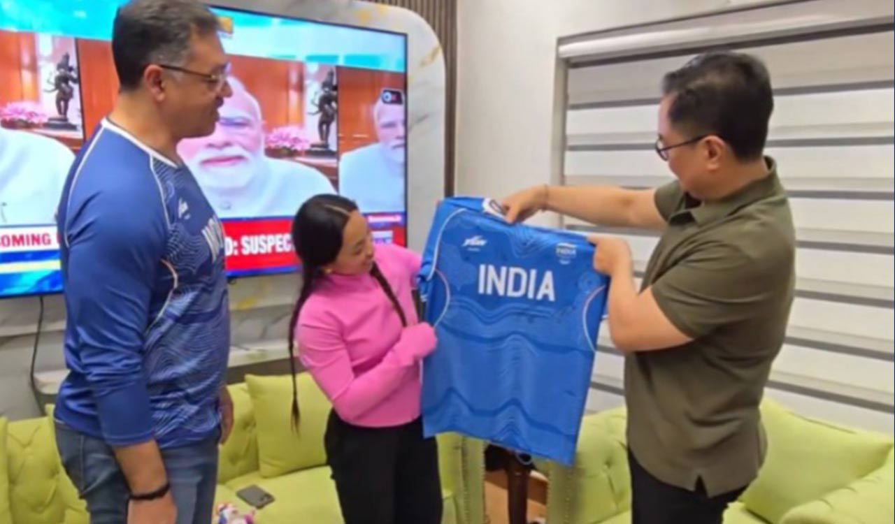 Mirabai Chanu gifts signed jersey to Union Minister Kiren Rijiju after CWG glory