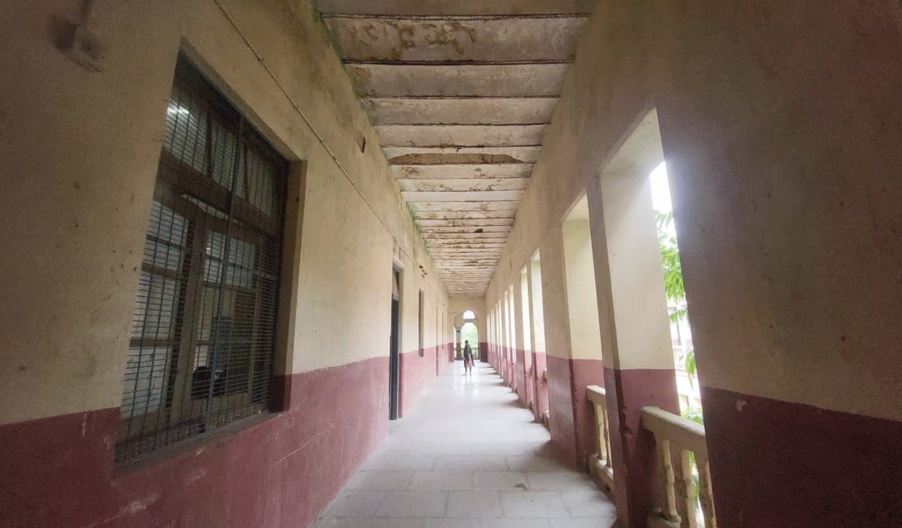 Portion of ceiling collapses at Hyderabad’s historic Government City College