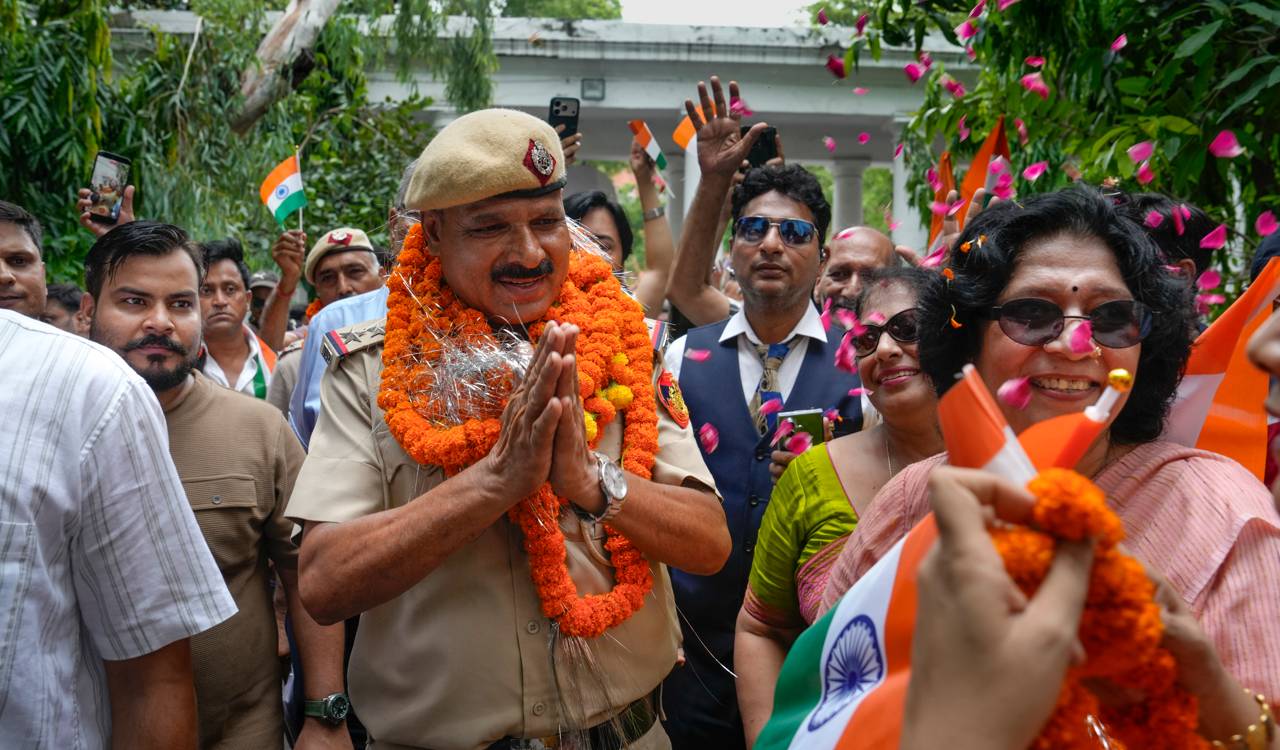Delhi police felicitated at citizen-led gathering for ‘protecting Parliament on July 20’
