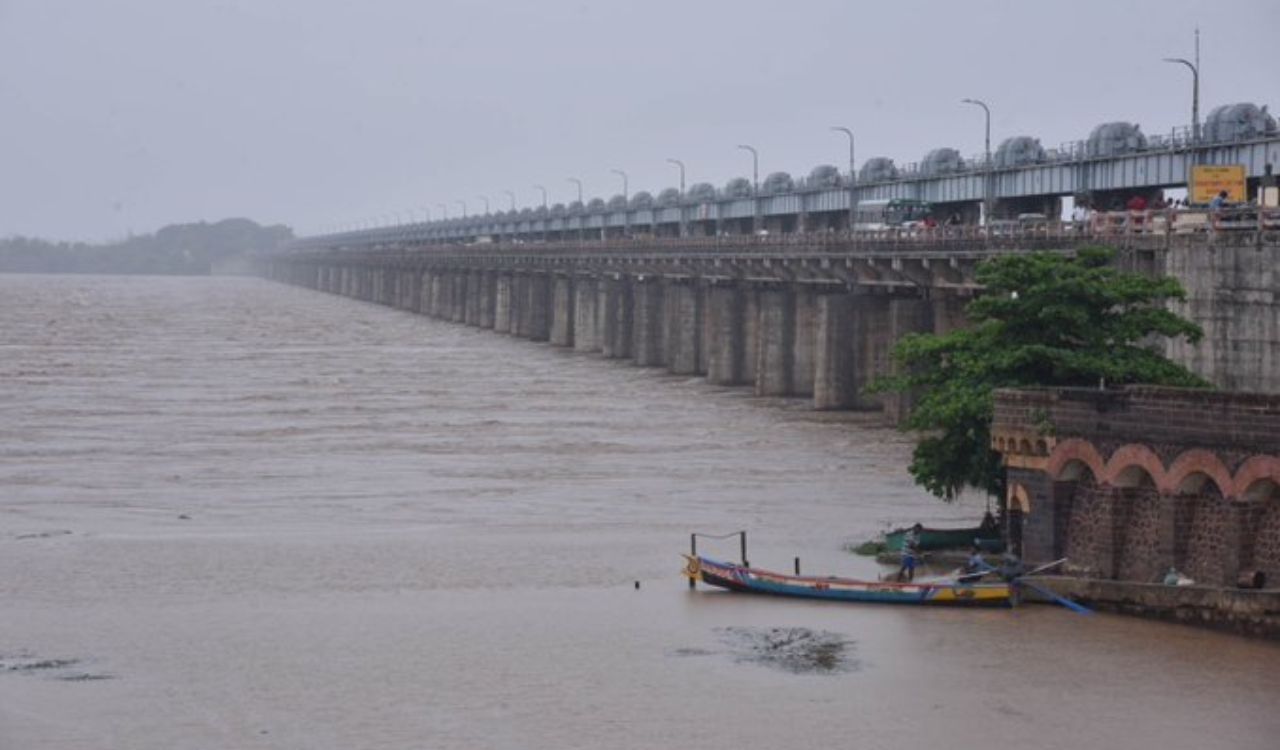 Godavari flood intensity to rise, second warning likely at Dowleswaram