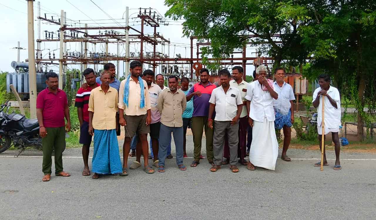 Farmers protest power shortage near Revanth Reddy’s native village