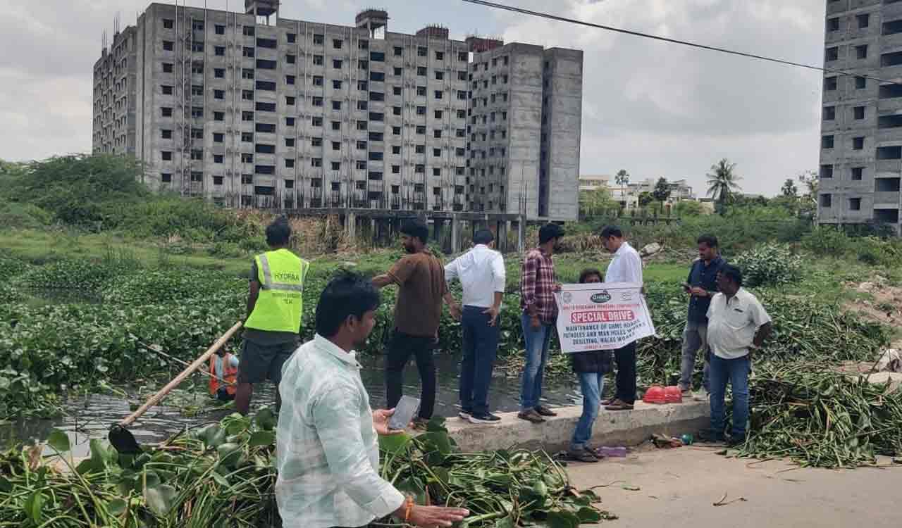 GHMC removes over 97 MT waste on Day 1 of monsoon drive