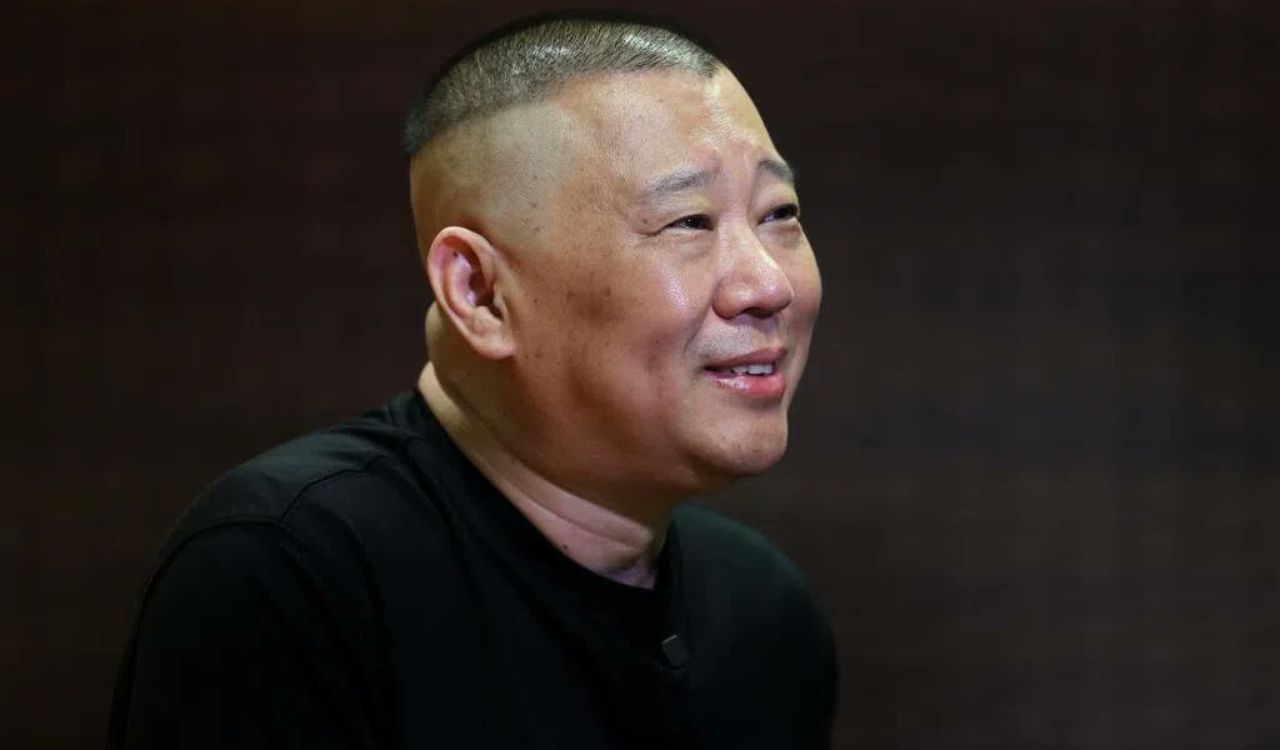 China investigates comedian after he alters revolutionary song lyric onstage