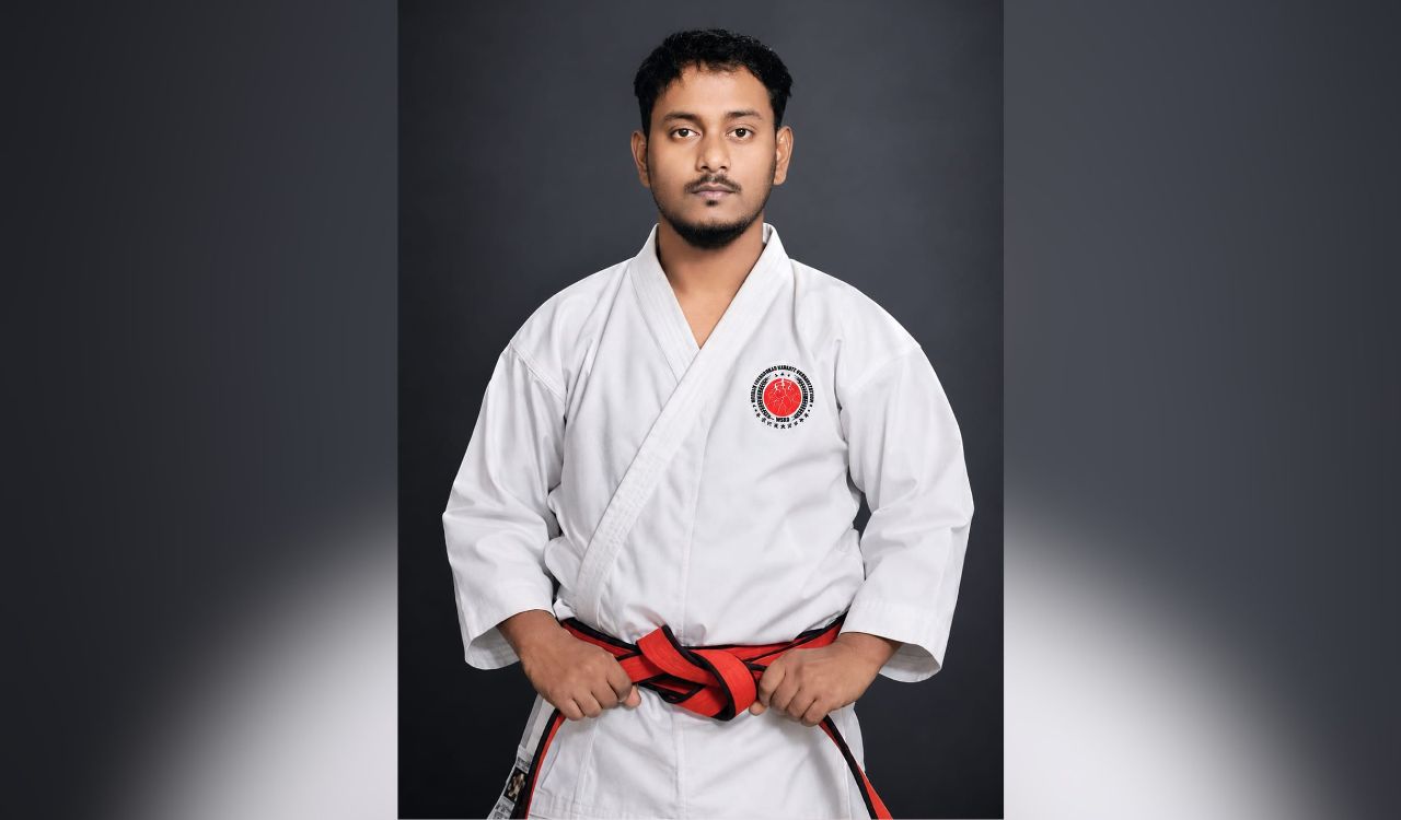 Hanshi Shaswat Kumar sets 8th world record with 100-kg one-hand dumbbell hold