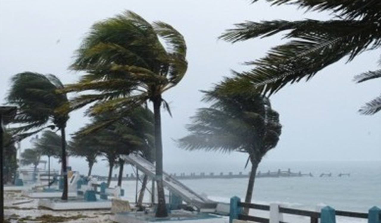 Tropical storm rakes Hawaii with high winds, rain without making landfall