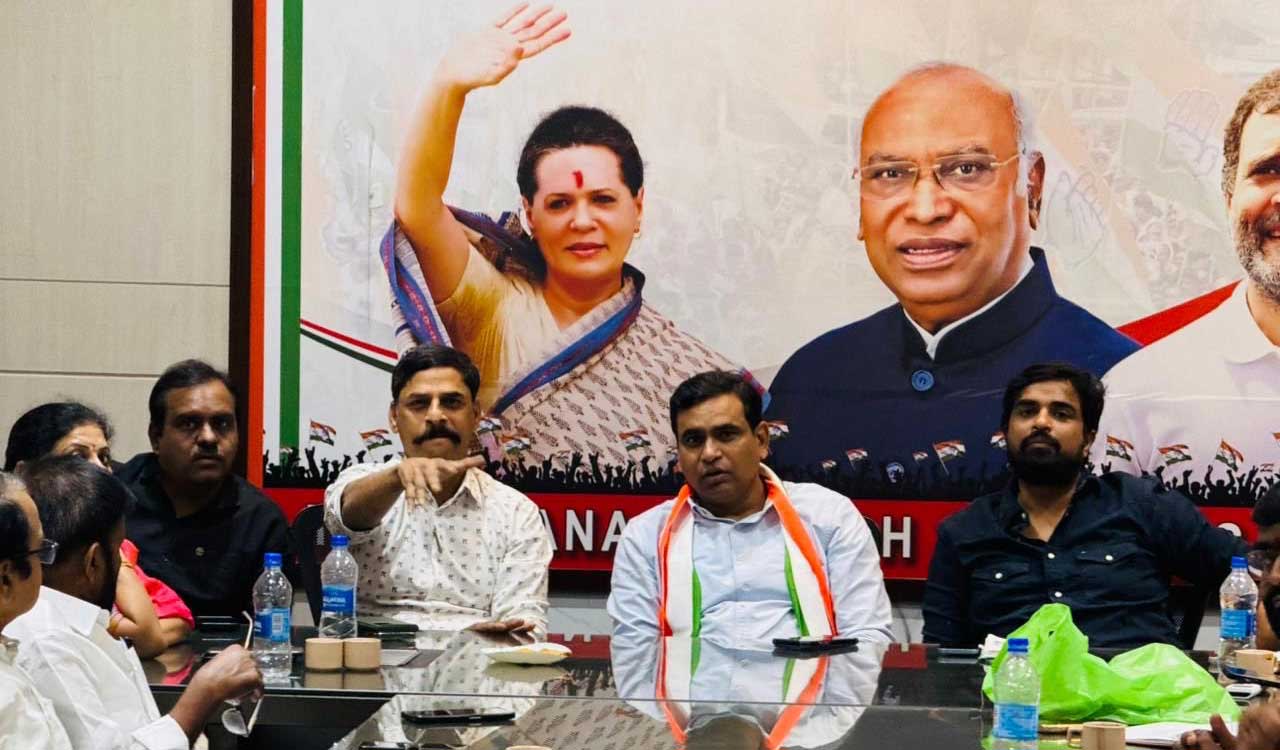 Hyderabad: CM’s CPRO G Malsur faces criticism for attending Congress party meeting