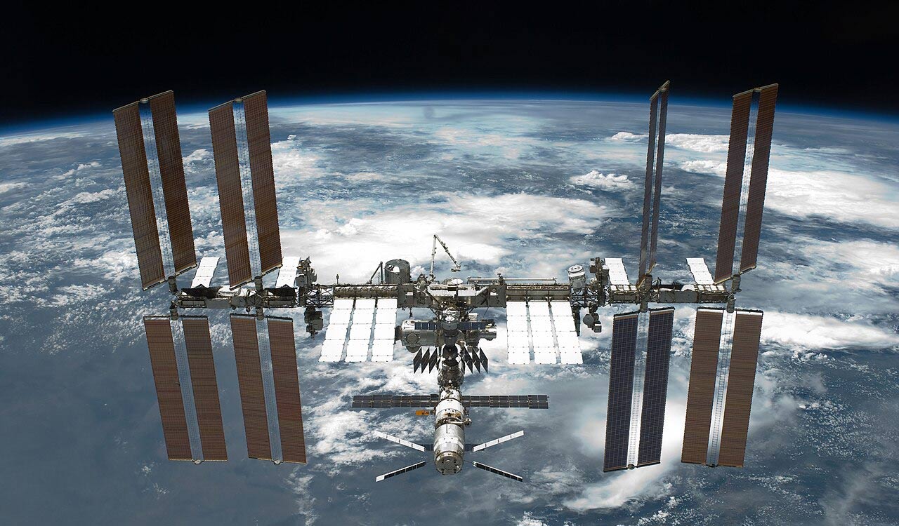 Astronauts remove faulty ISS antenna during spacewalk; out of time to install spare