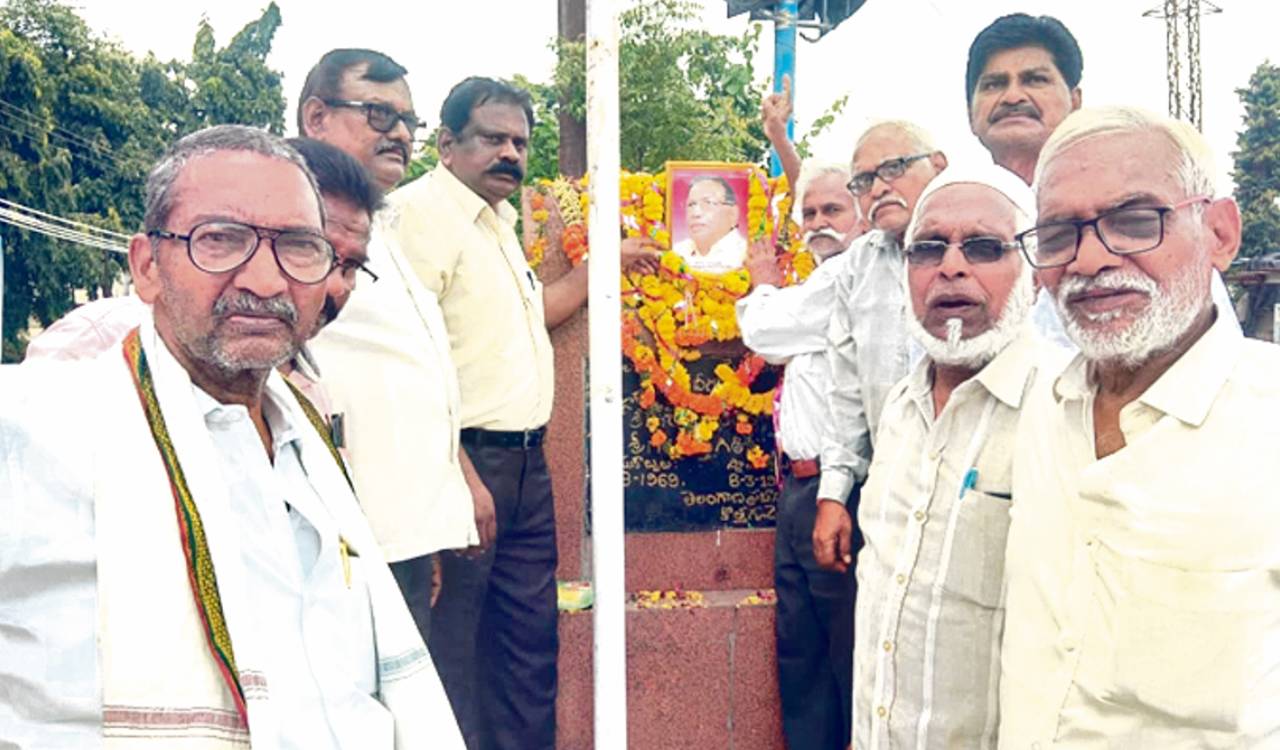 Statehood martyrs Dastagiri, Ramachander remembered; homage paid to Prof. Jayashankar