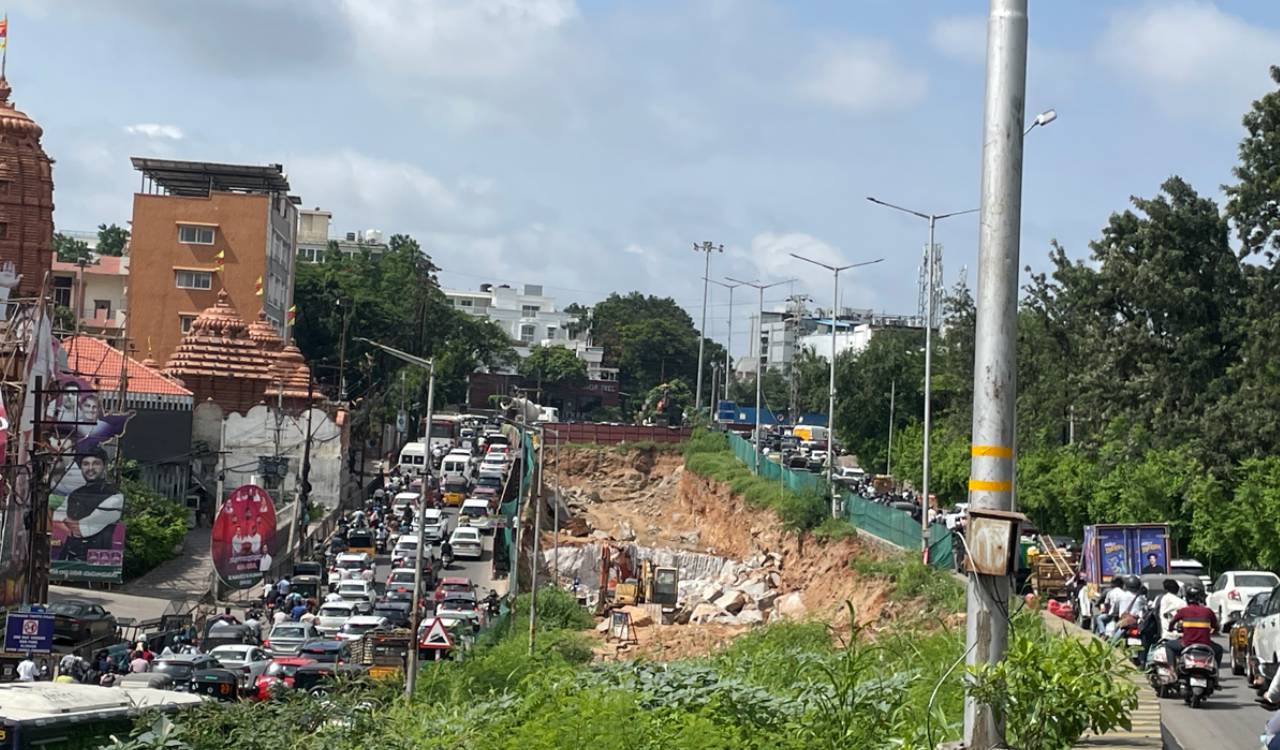 Hyderabad police enforce one-way traffic around KBR park