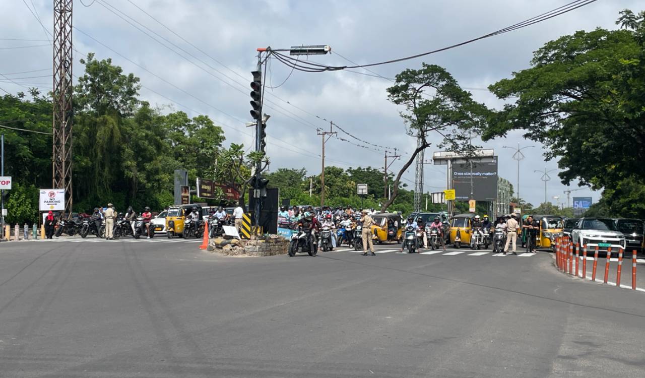 Hyderabad police enforce one-way traffic around KBR park