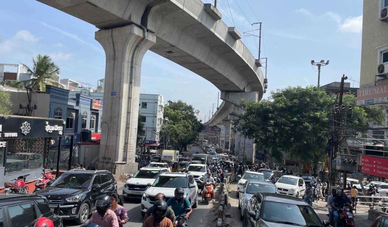 Hyderabad police enforce one-way traffic around KBR park