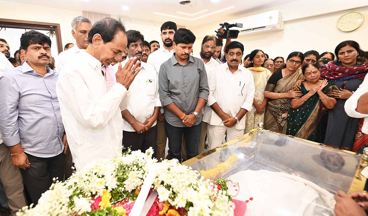 KCR pays last respects to brother-in-law Srinivas Rao