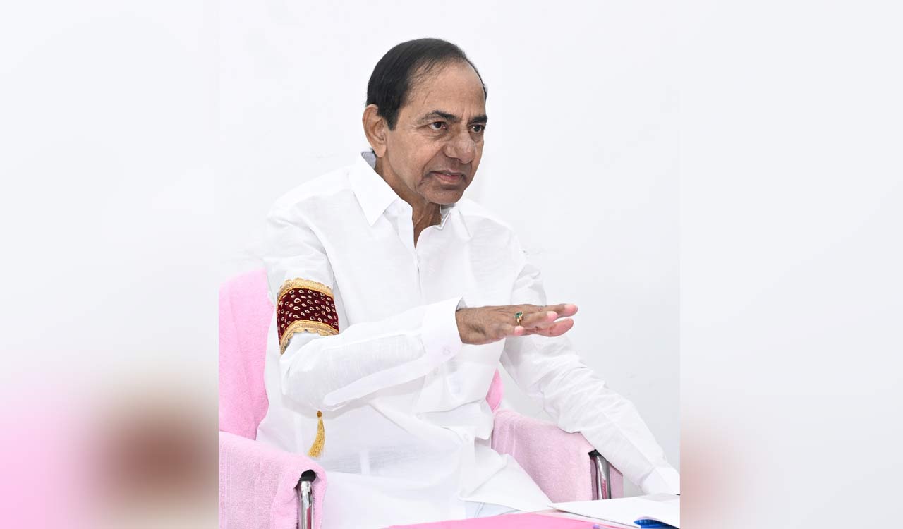 KCR extends Rs.2.25 crore aid to late Peddi Sudarshan Reddy’s family