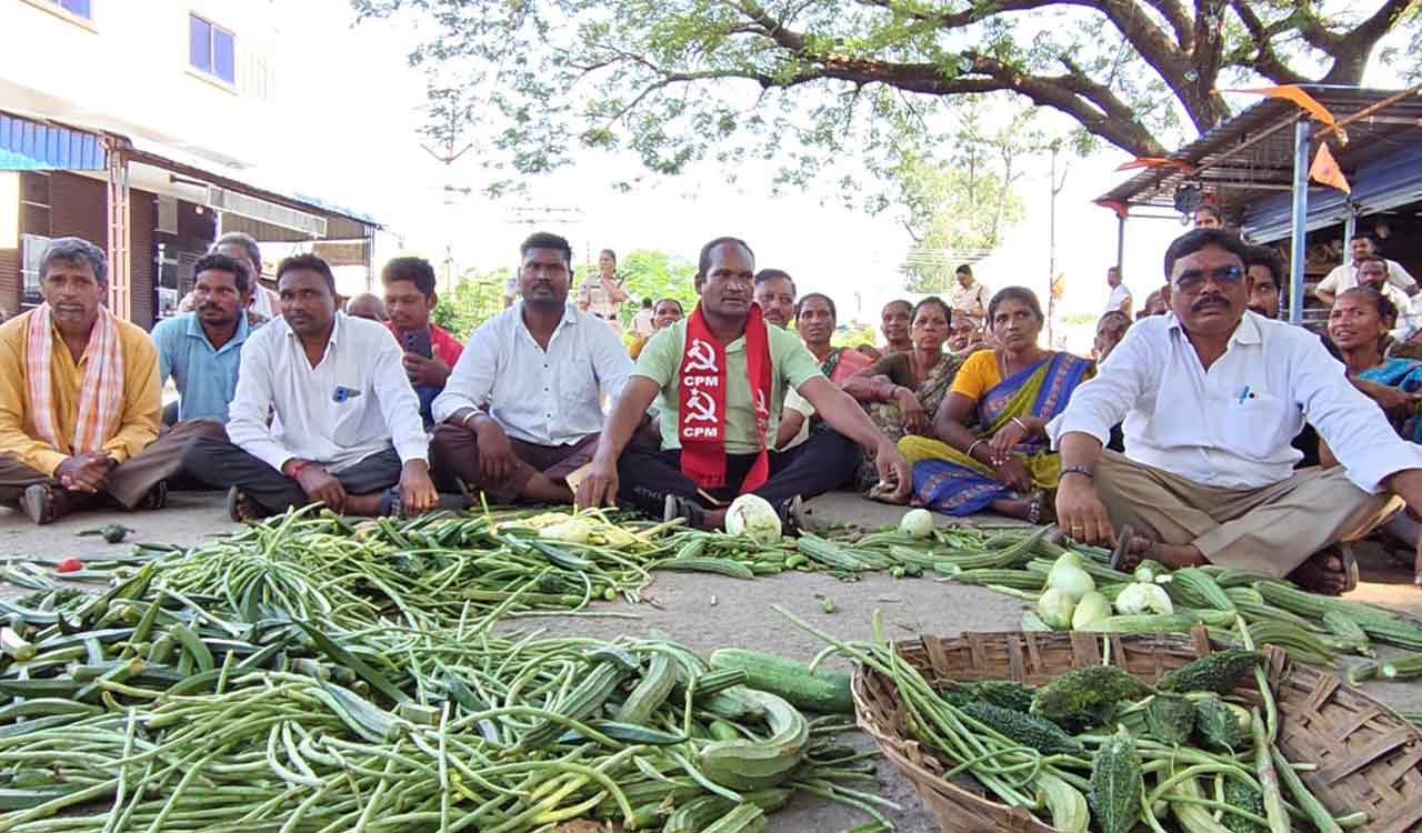 Kagaznagar roadside vendors dump vegetables on road to protest alleged harassment