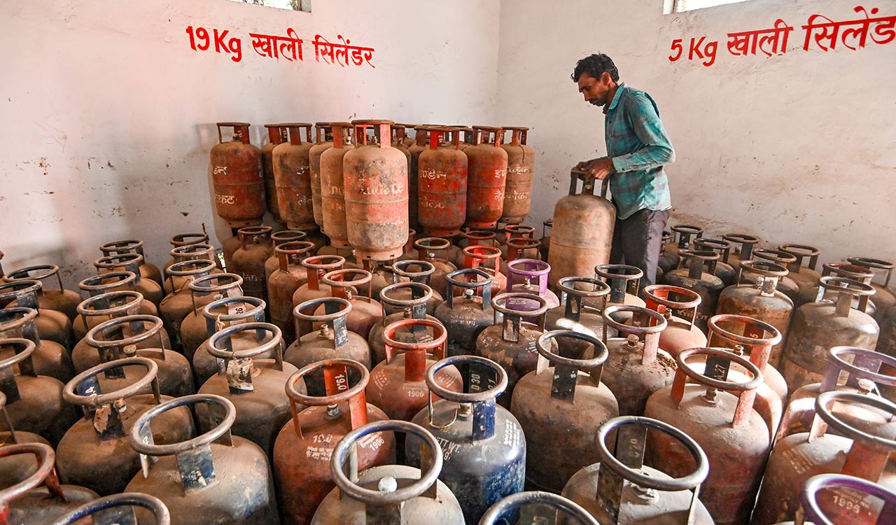 OMCs slash commercial LPG cylinder prices by over Rs 200