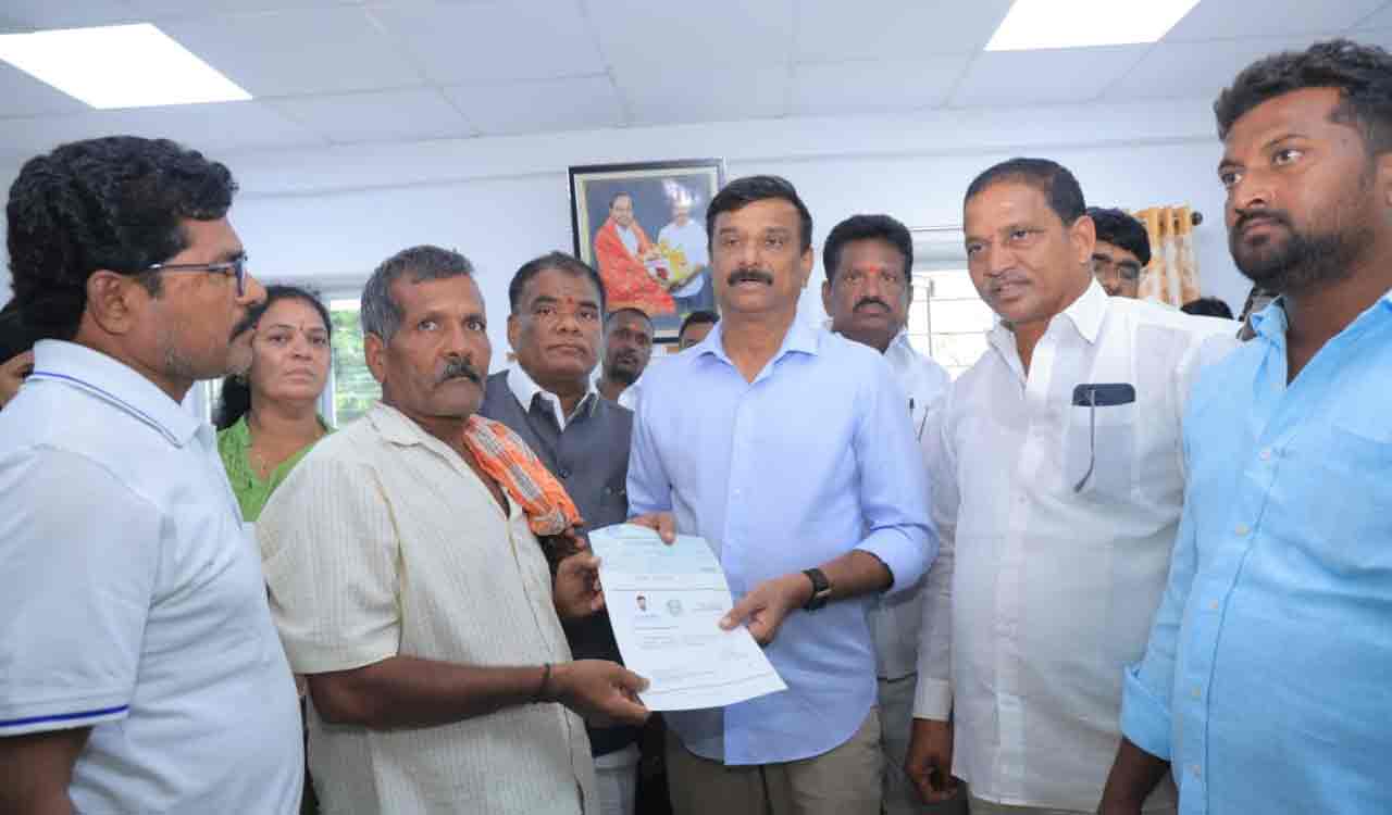 Kotha Prabhakar Reddy distributes Rs 38 lakh worth CMRF cheques in Dubbak