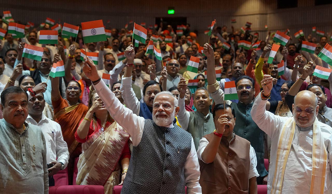 Tricolour-waving MPs greet PM Modi at ‘Mangal Milan’, raise slogans of ‘Vande Mataram’