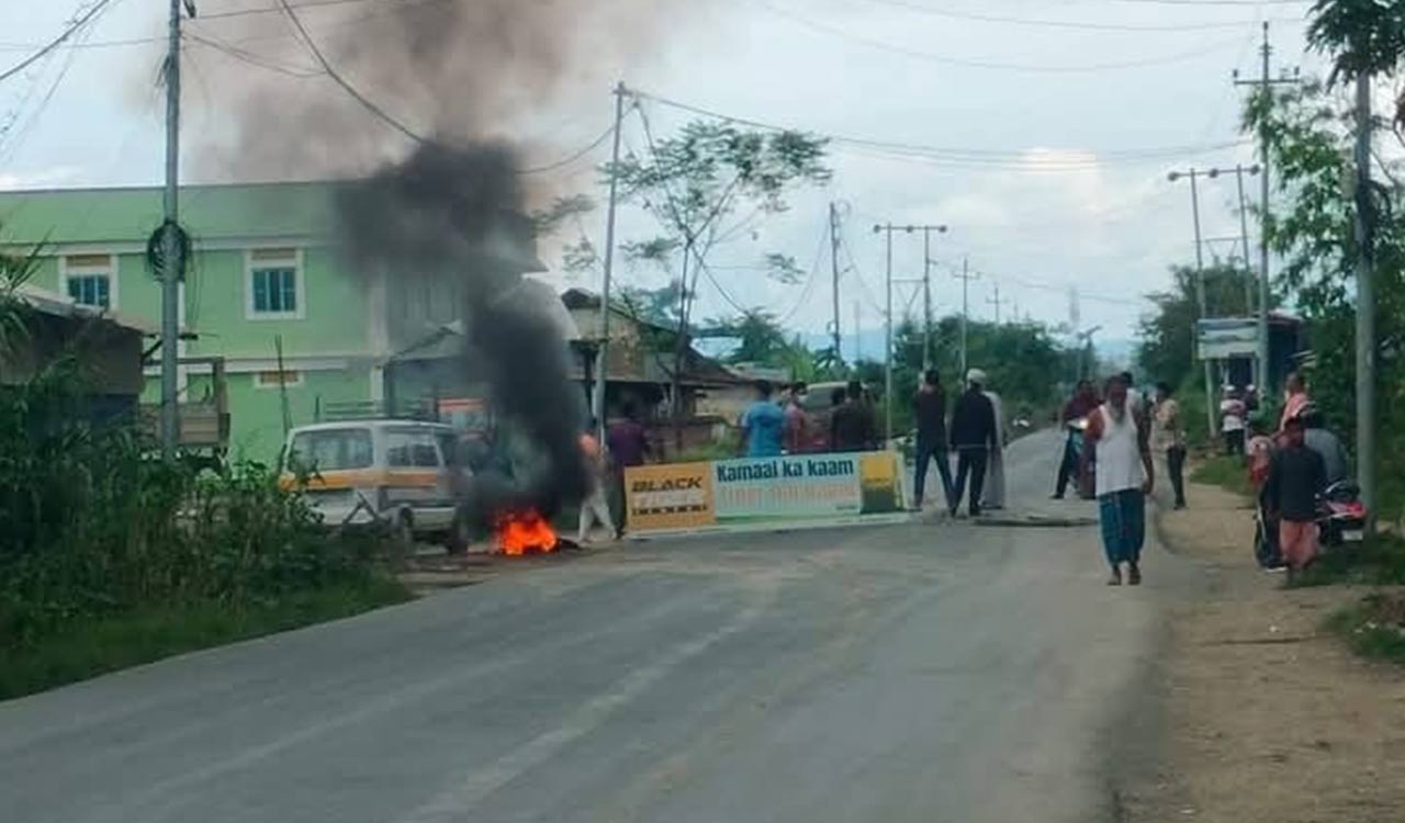 Manipur: Torchlight vigil turns violent; stones pelted, tear gas shells fired, several injured
