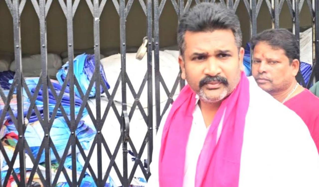 BRS finds Indiramma saree bundles dumped in Secunderabad Cantonment godowns