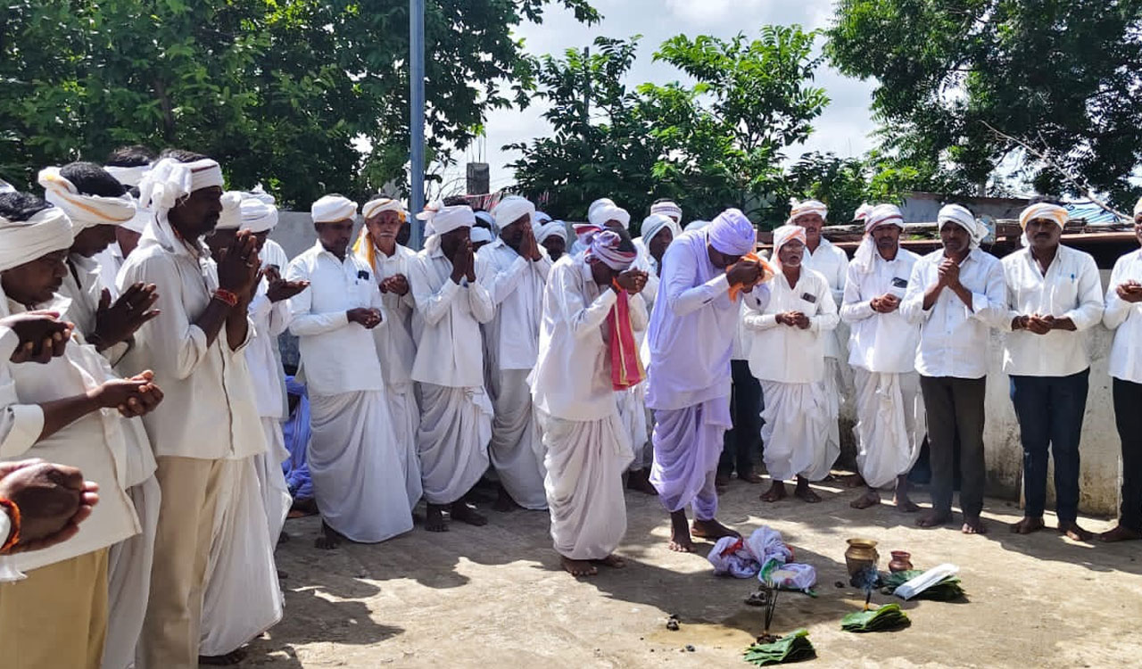 Mesrams celebrate Novang ritual at Sri Nagoba temple in Adilabad