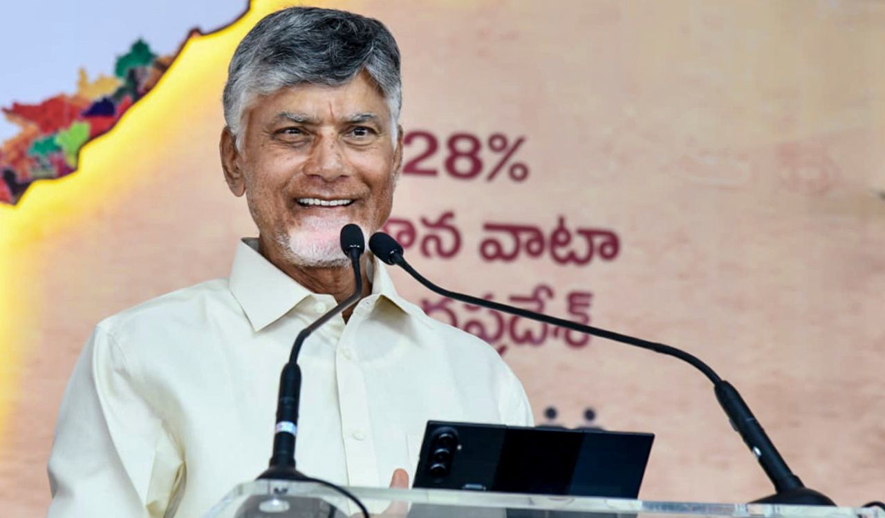 AP weavers get Rs 25,000 aid as Naidu launches ‘Nethanna Sevalo’ scheme