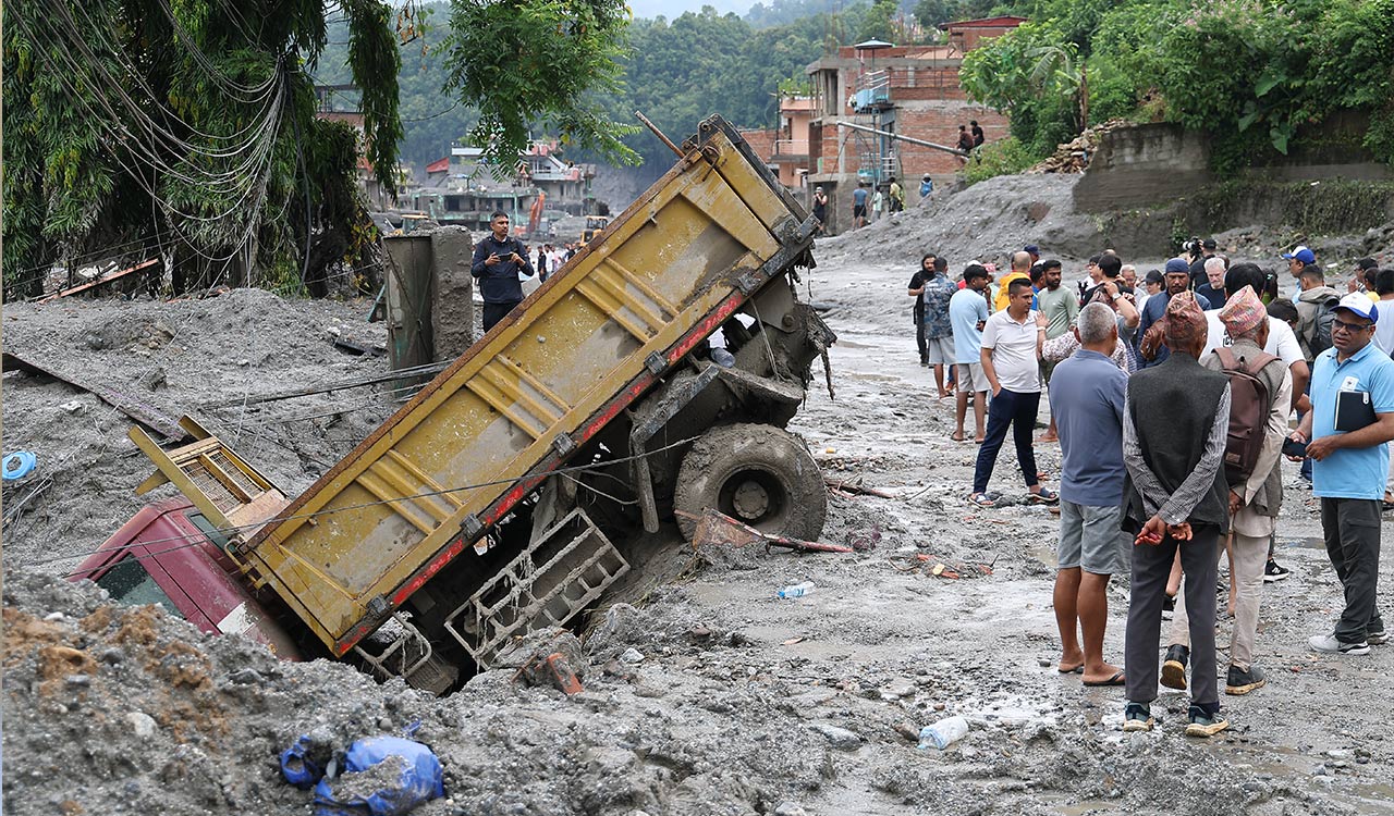 Nepal floods: Death toll crosses 900 mark as 4,247 people remain out of contact