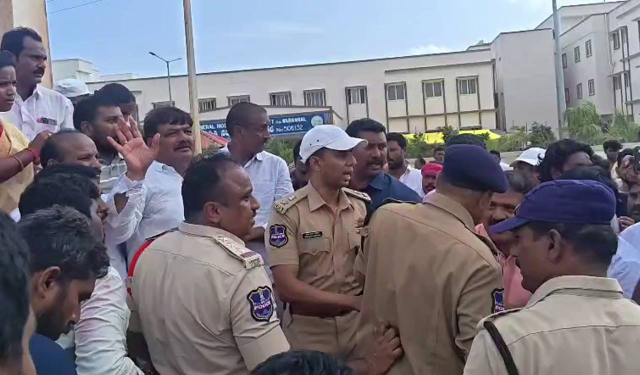 Warangal: Row over ex-MLA Sudharshan Reddy statue continues, BRS cadres stage protest