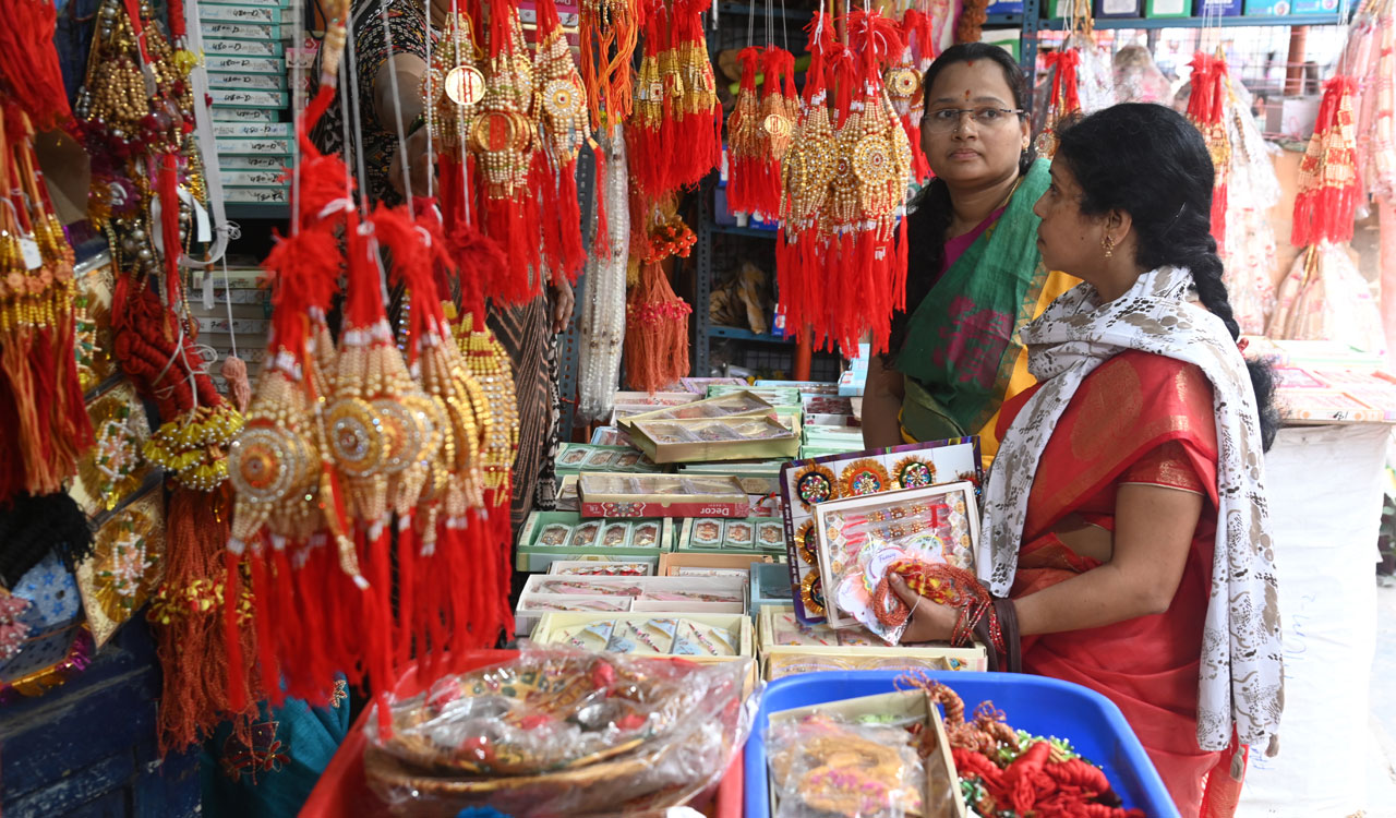 Raksha Bandhan: Hyderabad bus stations witness rush as people head home