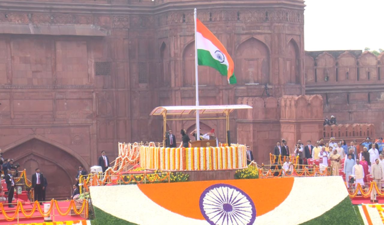 PM Modi hoists Tricolour at Red Fort, calls for big dreams to build Viksit Bharat