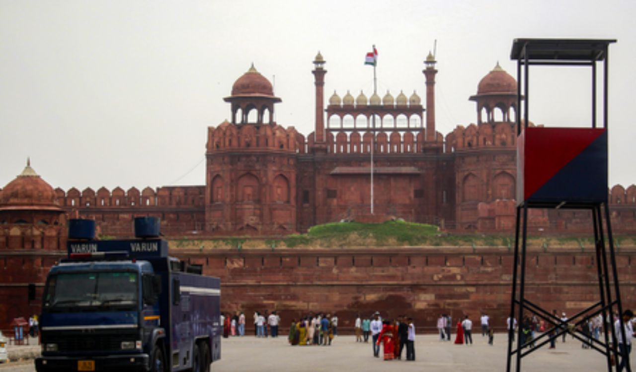 Bomb threat email to Delhi Mayor’s office triggers security sweep at Red Fort