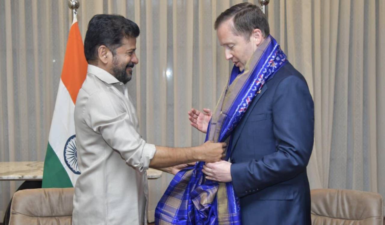 Revanth Reddy meets US envoy; seeks more visas for students