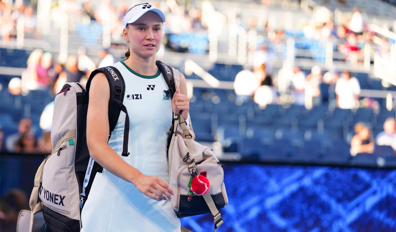 Rybakina retires injured against Swiatek, misses chance to become World No. 1