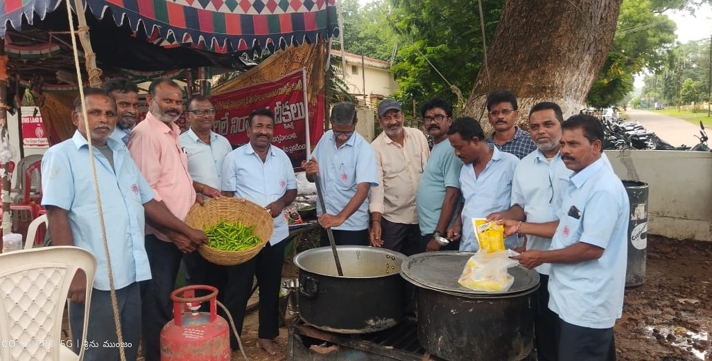 Sirpur Paper Mills workers’ relay hunger strike enters 100th day