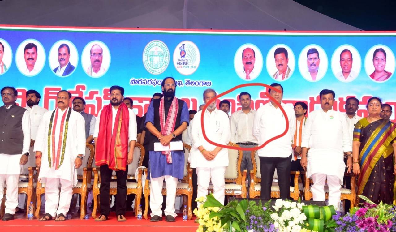 Congress leaders occupy front row, Collector pushed back in Sangareddy event