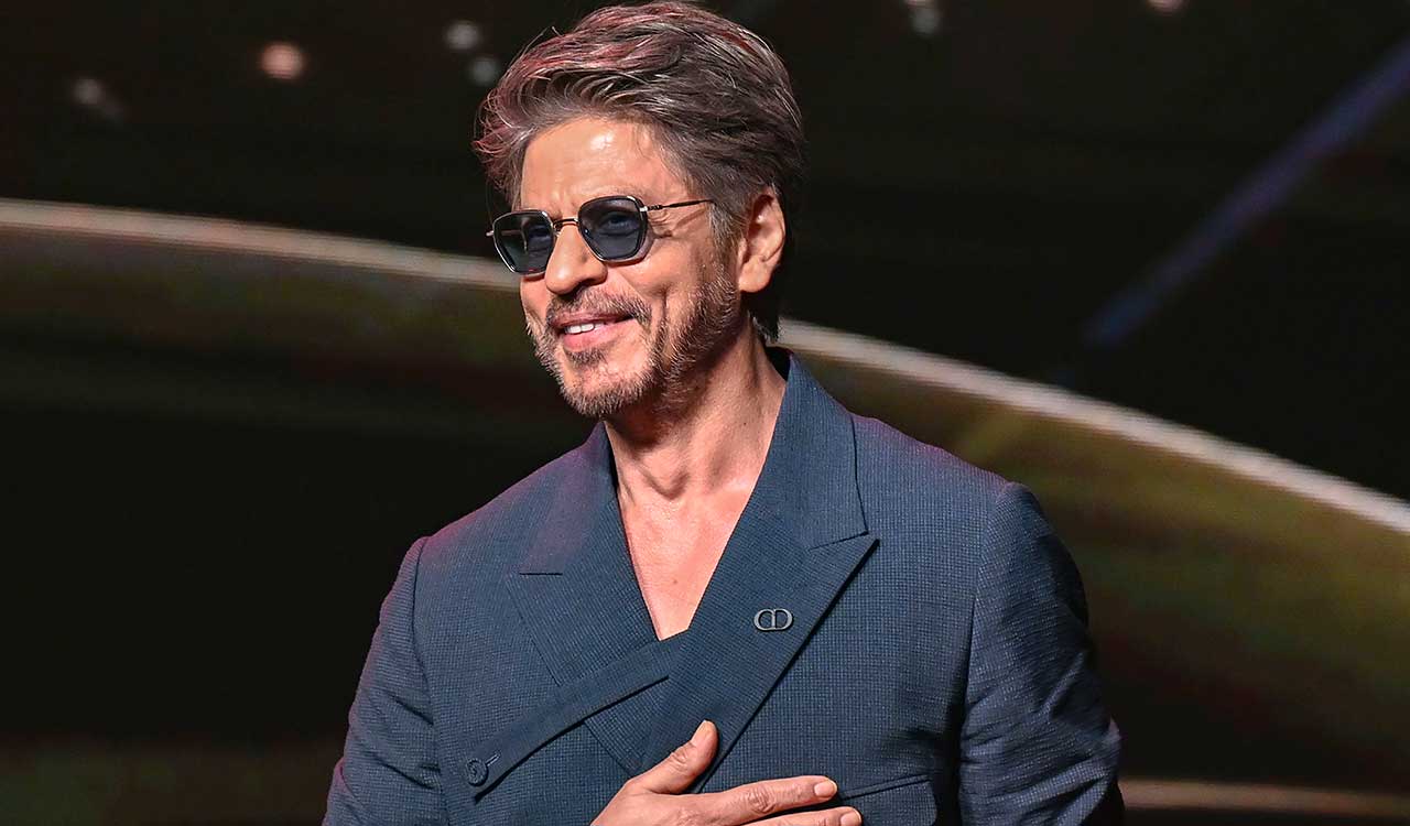 Maharashtra FDA issues notices to Shah Rukh, Ajay Devgn, Tiger Shroff over Vimal ad