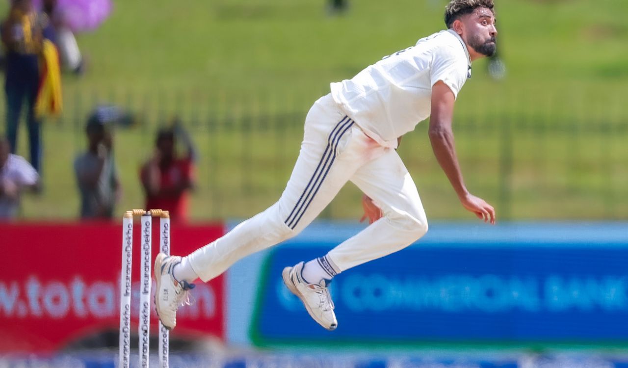 Siraj embraces responsibility as India push for Sri Lanka wickets