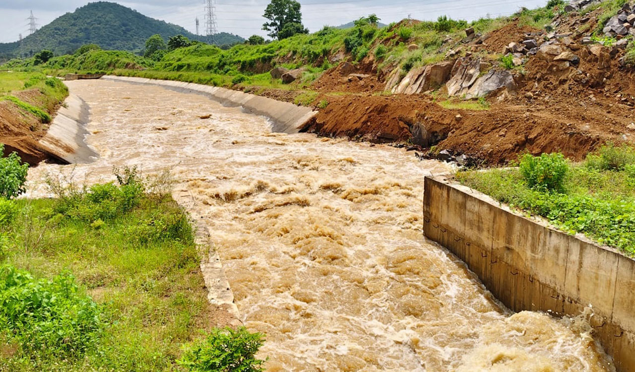 Sitarama Project Rajiv link canal damaged again in Kothagudem