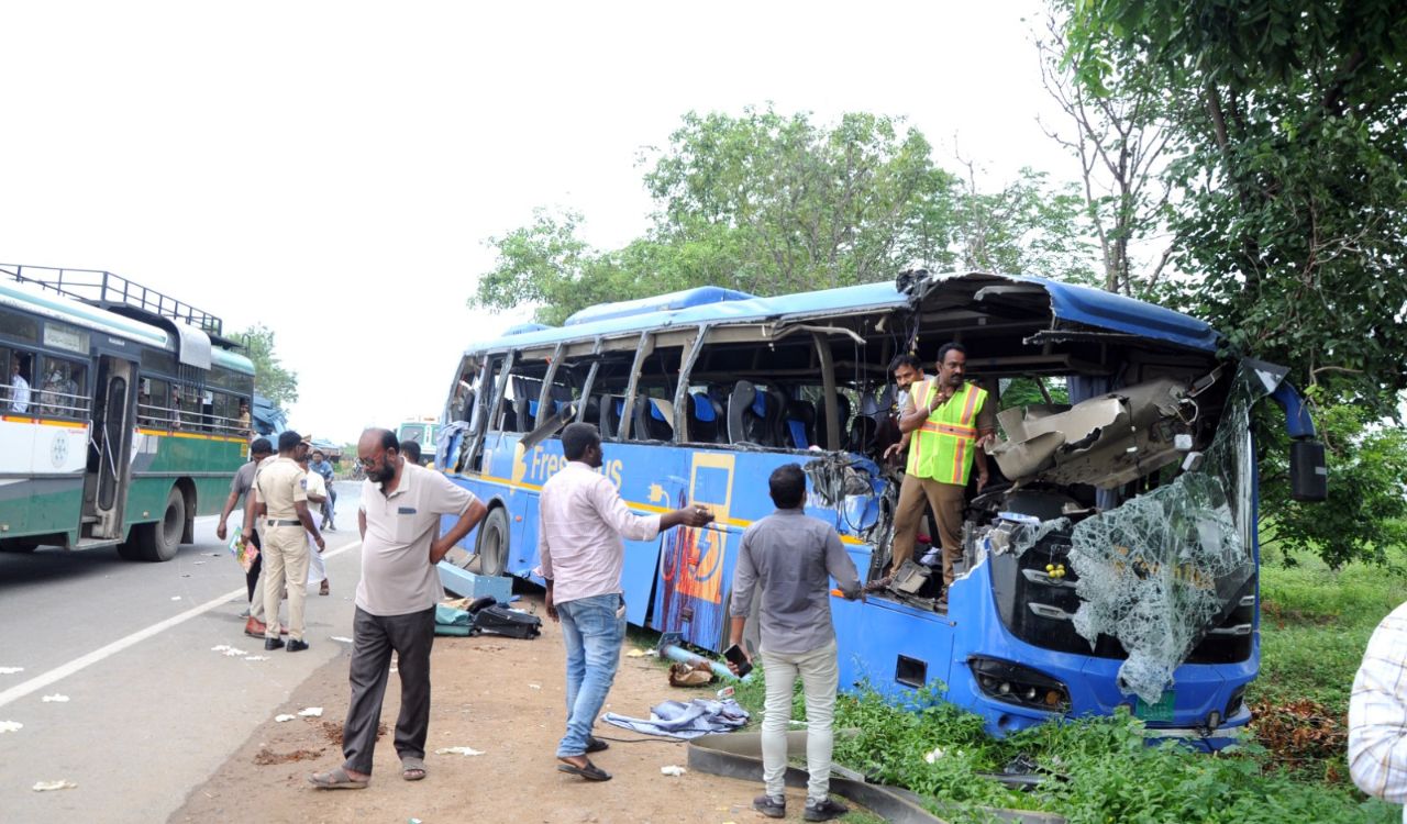 Suryapet: Five killed, 20 injured as bus rams into container truck