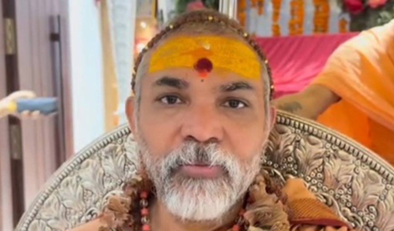 ‘Should give up his anti-Hindu mindset’: Swami Avimukteshwaranand slams Rahul over Manusmriti remarks