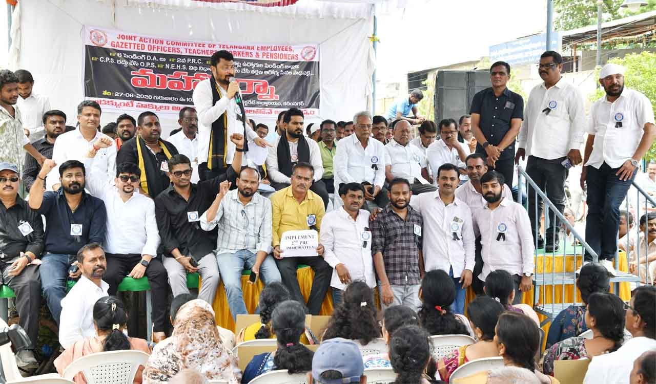 Telangana employees protest over PRC, EHS, pending DAs