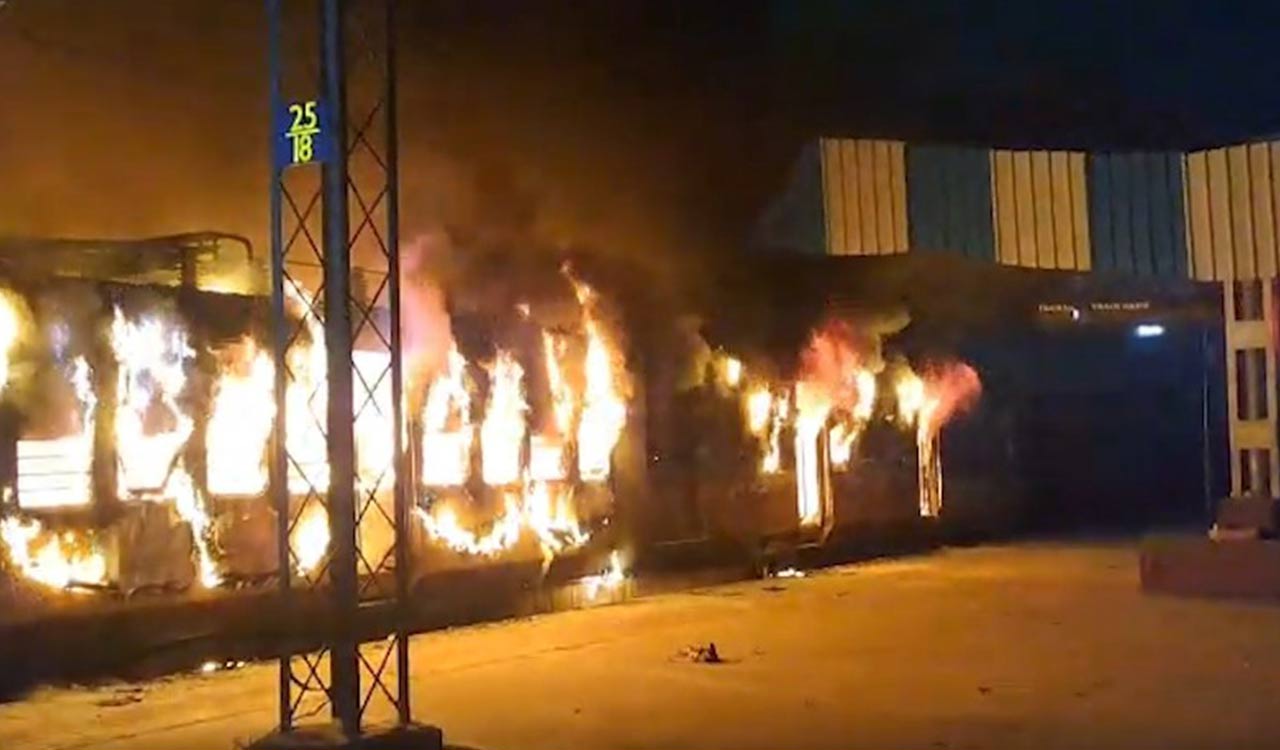 Bihar: Fire breaks out in passenger train, no casualties reported