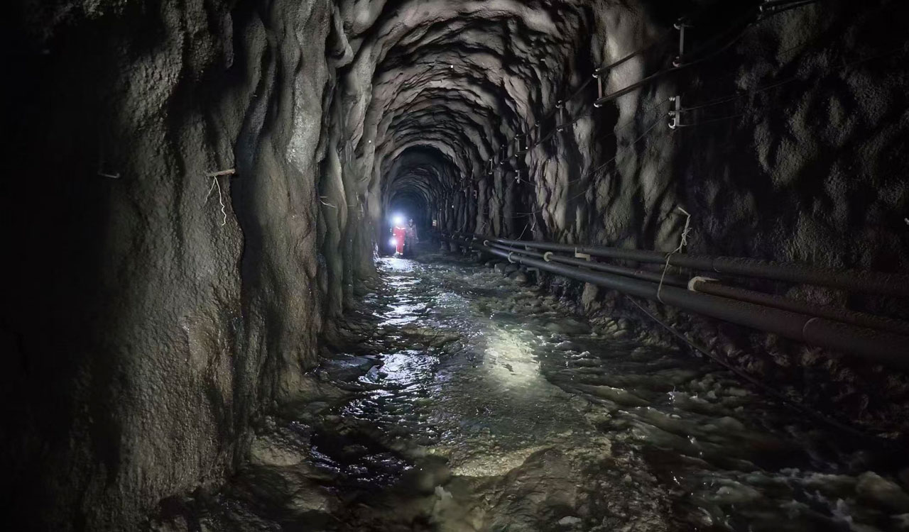 Nepal floods: Tunnel workers recount desperate escapes as hundreds remain trapped