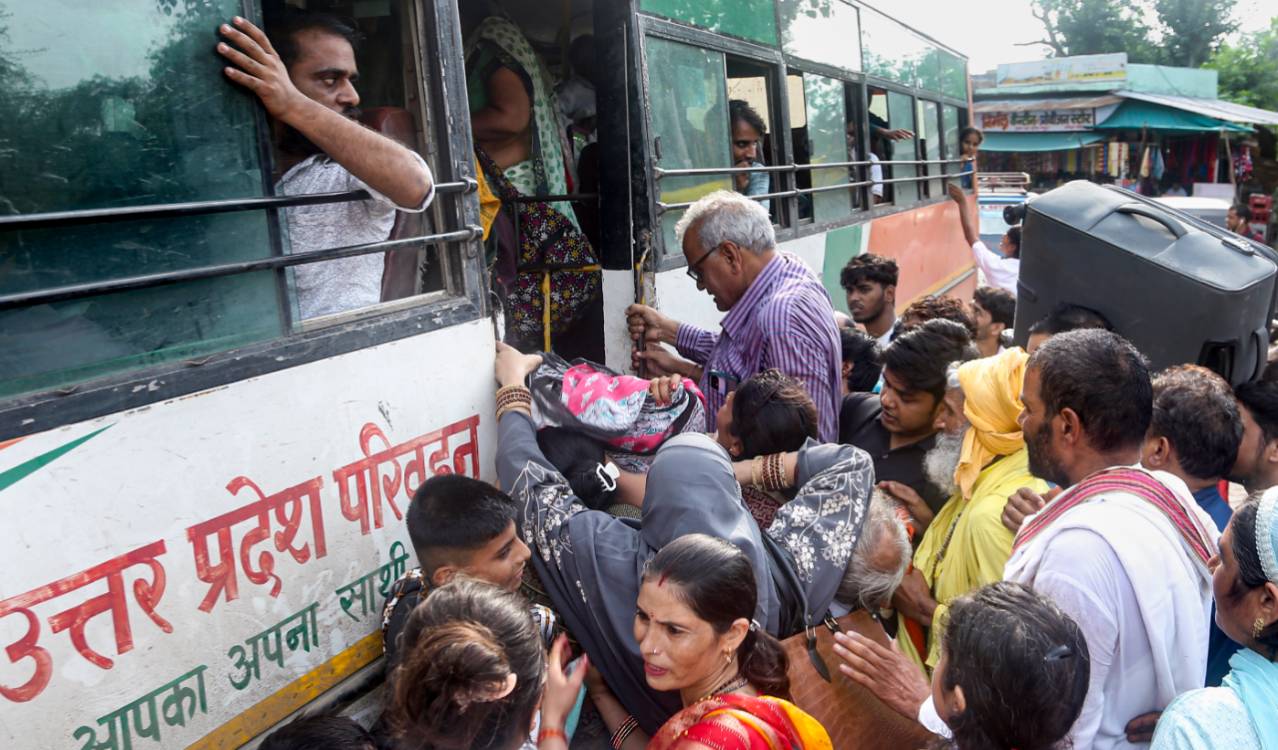 SP chief Akhilesh likens BJP to ‘Ravana’ on free bus travel promise