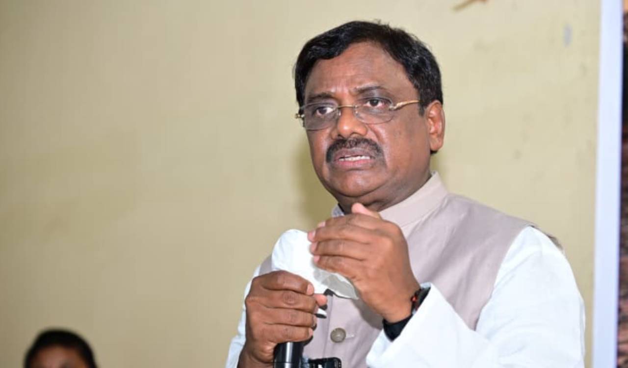 Labour Minister Vivek Venkatswamy’s remarks doubting Congress win stun students, spark debate
