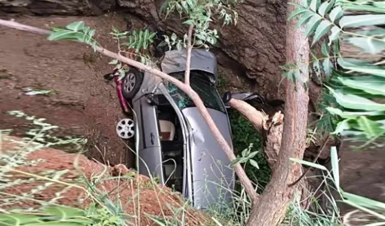 Woman dies, three injured as car plunges into open well in Hanamkonda